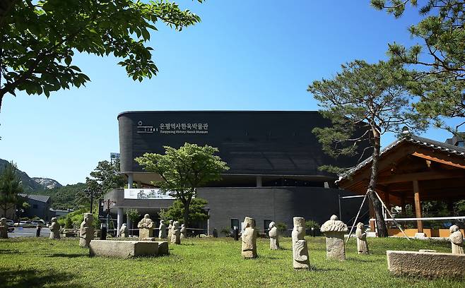 은평 한옥 마을 초입에 있는 ‘은평역사한옥박물관’은 이곳의 터줏대감 같은 곳이다. 은평과 한옥에 대한 방대한 자료를 자랑한다. /양수열 영상미디어 기자