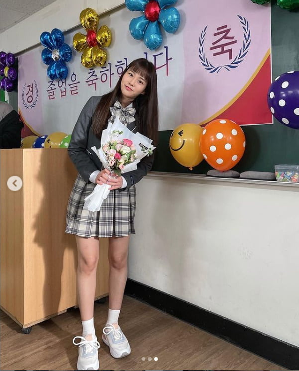 Han Seung-yeon, a member of the group Kara, reported on his recent situation.Han Seung-yeon posted a photo of The Graduate and uniform on his instagram on the 9th.The netizens who encountered it commented, My sister is a foul .., It is so cute, No ... is it true during my sister!Meanwhile, the web drama Life Dum She starring Han Seung-yeon is released every Thursday and Friday at 6 pm.Photo: Han Seung-yeon SNSa fairy tale that children and adults hear togetherstar behind photoℑat the same time as the latest issue