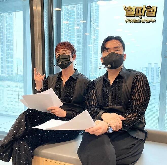 Davidcher performed a performance of See through dress from Breakfast.SBS PowerFM Kim Young-chuls PowerFM production team said on June 10th, 2021 male duo dabbi.Kang Min-kun, the police chief, Lee Hae-ri-ri, and uploaded a picture.In the photo, Darvish Wonhyo Kim and Lee Sang-hoon sang out loud laughter from the viewers with familiar visuals that were not new, and the two showed off their unmistakable warmth with masks.The netizens who watched this responded such as I congratulate you on your debut, It is cool from Breakfast and Dress super sexy.Davidcher appeared on Kim Young-chuls PowerFM which aired on the 10th.The music video director has been practicing with Super Junior Shindong, the investor Sim Jin-hwa, Oh My Girl, Madmonster choreographer and choreographer, the two said.
