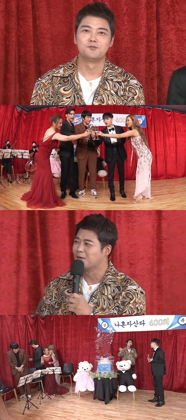 Jun Hyun-moo makes a surprise appearance at The Rainbow meeting with the 400th Special of I Live Alone.Former president Jun Hyun-moo will appear on MBC I Live Alone which is broadcasted on June 11th.Park Na-rae, Sung-hoon, Kian84, Simon Dominic, and Hwasa, dressed in full dress and dress, enter the studio with a red carpet filled with flash baptism.The Rainbow members gather in a studio with a sense of luxury banquet hall, 400 celebration banners, luxurious ice sculptures, and live live string trio.The 400th I Live Alone will be held and the stars celebration will be delivered.Song Seung Heon, Ishian, and other welcome members of The Rainbow members, as well as the celebration of the super Moonlighting guest who surprised the Rainbow members.Following the celebration video, we will announce the ultra-Moonlighting guest with the 400th Special Opening highlight.Jun Hyun-moo, who played as Freddie Mercury, appears with a celebration performance amid speculation from The Rainbow members about the super Moonlighting guest.Surprised by the advent of the completely unexpected Jun Hyun-moo, The Rainbow members were scolded by his celebration stage (?)It is curious how Jun Hyun-moo appeared when he stepped back.Jun Hyun-moo, who returned after two years and three months, said he could not hide his awkwardness, saying, My mouth is close to Ola Aina before revealing his feelings.Jun Hyun-moo, who rejoined I Live Alone starting from the 400th Special, conveys his return.