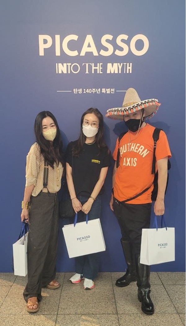 이혜영, 오연수, 노홍철(왼쪽부터)이 함께 피카소 전시회를 찾았다. 제공|비채아트뮤지엄