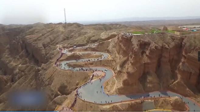 21명이 숨진 산악 마라톤 경기 장면