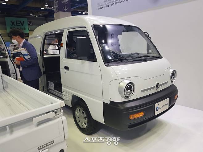 기존 다마스 보디를 사용해 전기차로 제작한 비바(VIVA).