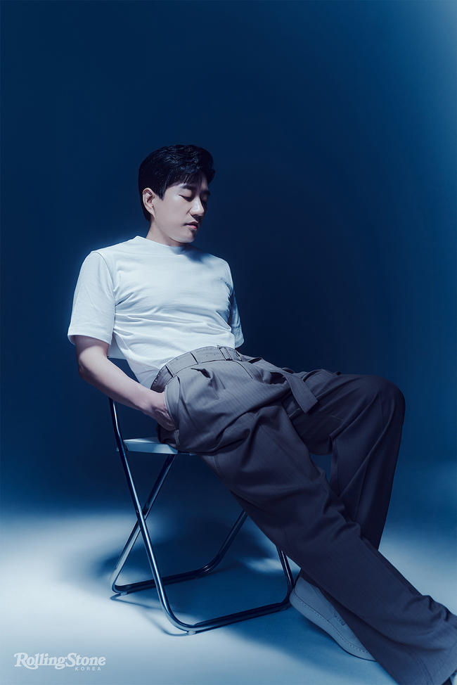 Actor Kim Myung-min pictorial has been released.Kim Myung-mins Rolling Stone Koreas first issue, The First Time (T.F.T), Interview, and pictorial images were released on June 15 through Rolling Stone Koreas SNS channel and official YouTube channel.Kim Myung-min, one of the interviewers, said, I can not forget the first object.It was the prize given to me by the immortal Yi Sun-sin who made Acting again.The prize is an unforgettable prize to forget throughout the Acting life. 