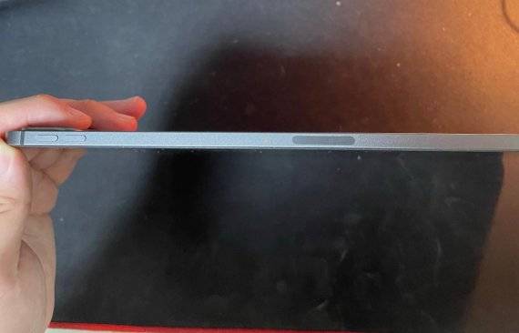 A씨가 디씨인사이드 아이패드 갤러리에 공개한 아이패드 사진