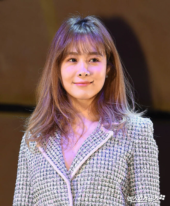 Musical Wicked side announced the Refund treatment as a follow-up to actor Ock Joo-hyuns conditional difficulties.On the 18th, Ock Joo-hyun showed a neck condition in the musical Wicked Busan performance.Unlike usual, El Pavas number, No Good Deed (the beginning of the tragedy), was not fully digested.Ock Joo-hyun apologized with tears, saying he had a neck problem in the curtain call and could not show the performance properly.Wicked production apologized to SNS for I apologize deeply for the fact that the performance was not smooth due to the sudden condition of the Ock Joo-hyun actor of El Pava in the second act of the 17th performance.The performance will be refunded in full sequentially through the bookings that have been booked without any additional fee.Wicked is a work that moves Gregory Maguires bestseller of the same name to musical, which delightfully reverses The Wizard of Oz.He has completed the performance in Seoul and is currently performing at the Busan Dream Theater.The two witches who raised friendship before Dorothy fell to Oz are the main characters, and the green witch known as the bad witch is actually a good witch and the popular blonde witch is based on the imagination that she was a prick in the princess disease.Hi, this is Wicked Productions.The day before, June 17th, the second act of the showOck Joo-hyun actor as El Pava in sudden conditionI apologize deeply for the fact that the performance was not smooth.The performance is made through the booking place that you booked without any additional feeThe full amount will be refunded sequentially.Thank you to the audience for your precious time,in order to make sure that the actor recovers quicklyI will do my best to perform the last week of the show.Thank you.Photo: Wicked Productions