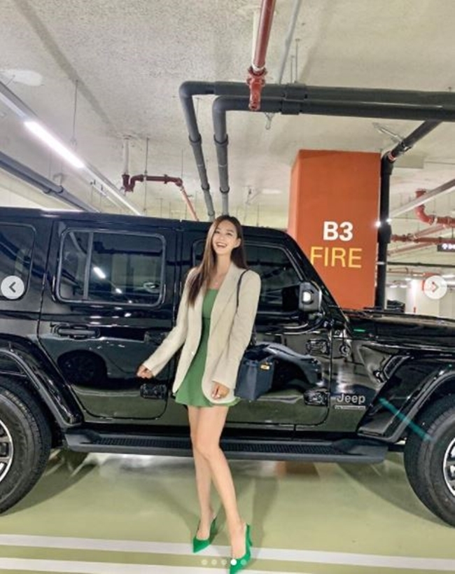 Actor Ji So-yun boasted tens of millions of won The Red Car, which she received as a birthday gift to her husband Song Jae-hee.Ji So-yun posted a long article on June 19th in his personal instagram saying, I will show you a little bit.In addition, Song Jae-hee gave a top-of-the-line SUV certification shot.I was very cool when I grew up watching my father who was a soldier since I was a child, he said. I did not really think about it, but I liked Surprise and said, I will really surprise this birthday. My husband bought it as a 36th birthday gift.Its my life, my first car in my name, he said.My favorite color, interior design, are all detailed taste snipers. How is this? It was amazing, even this is the 80th anniversary edition.I have been sorry for the fact that I have been using public transportation with clothes and shoes to change among the time I had to go to the scene alone without my husband and the company, auditions and meetings.How much did I worry about gift with surprise? I think it is so cute. Lets make more memories with this car, and I love my husband who kept the promise that I promised to buy the car, he added.Meanwhile, Ji So-yun Song Jae-hee married in 2017.Here is a specialization in Ji So-yun writing:Ill do it, pleaseI had a car that I wanted so much for my life, and since I was a child, I grew up watching my father who was a soldier, and he was very cool in his military jeep.I was like a tank going to war while watching a military jeep as a child, and my dad handling a car that looks like a tank in the eyes of a child was so cool that I thought I wanted to ride if I grew up.My husband, who is interested in cars and motorcycles, used to ask me, Is that pretty every time new designs come out?Every time I did, I used to say, Jeep Wrangler is the coolest. (I also have a little bit of ice cream.)I never thought about it, but I told my surprise lover, Ill really surprise you this birthday. My husband bought me my 36th birthday Gift ... My life, my first car in my name.My favorite color, interior design, all in detail, is drunk. How is this? It was amazing, even this is the 80th anniversary edition.I have been sorry for the fact that I have been using public transportation with clothes and shoes to change among the time I had to go to each of my brother and his shootings, auditions, and meetings without my company.I was more worried about bus rides and windows than taxi rides, but how much did I want to gift with surprise?I think it looks so cute.I am grateful that I have been happy and happy during my marriage, which I started to want to start with my two strengths without the help of my parents, but I can remember those times together.There may be more unexpected things in the future, but we will continue to choose happiness and choose love.Lets make more memories with this car. I love my husband who kept the promise that I promised to buy the car.Thank you again for your birthday, and I appreciate all the people who always support us, and I hope everyone has a birthday every day.I will release the video that my husband Gifted on YouTube soon.