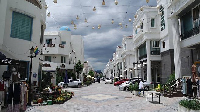 이국적인 느낌의 지중해 마을 거리