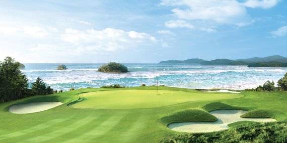 바다와 맞닿아 있는 경기도 안산시 대부도 소재 아일랜드리조트&CC 사우스코스 5번홀 그린. /사진=아일랜드리조트&CC