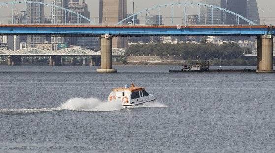 2016년 운항을 재개한 한강 수상택시. 중앙일보