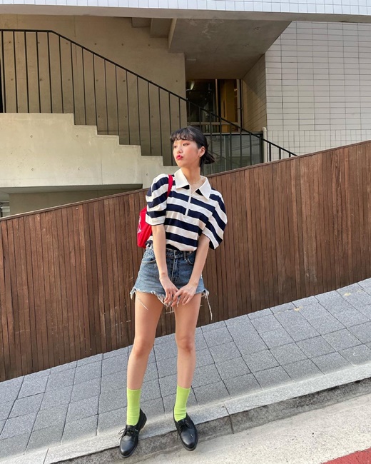 Group OH MY GIRL member Mimi showed a youthful summer look.Mimi posted two photos on his Instagram with socks and heart emoticons on the 21st.In the photo, Mimi stands in the sidewalk, mouths out and poses cute, with bangs perms, creating a youthful, retro-hyper-climate atmosphere.It is a perfect way to digest various concepts like models.As an OH MY GIRL fashionista, Mimis sense of daily look catches the eye.He showed a slim figure by matching a thick striped pattern of Pique T-shirt and denim shorts with cut bottoms.Mimi, who produced a cool summer look, gave points with red color eco-bag, black glazed three-hole walker, and fluorescent lime color Sachs.The netizens who saw this responded such as My sister is a real princess ... and Kim Mi-hyuns high-teen itself.