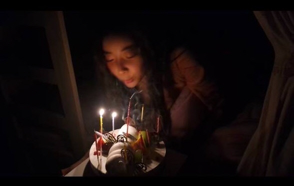 에이프릴이 공개한 이현주 생일파티 영상 캡처.