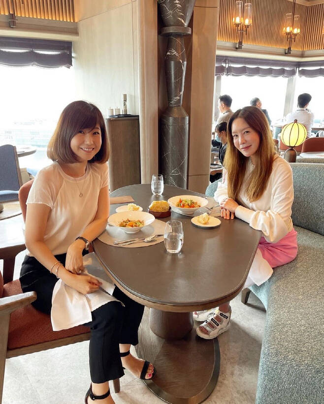 Broadcaster Kang Soo-jung enjoyed Lunch date with actor Kim Jung-Eun, a Hong Kong house comrade.Kang Soo-jung said on his 23rd day instagram, Thank you for your shiny Jung Eun and Lunch meal!I almost got late for my child pick-up because the story was fun and I was not able to get enough physical strength because I had to exercise a little while I was thin.Also, only Appetite is running. Kang Soo-jung and Kim Jung-Eun in the photo are enjoying Lunch at a luxury restaurant in Hong Kong.The two comrades of Hong Kong attract attention with their elegant atmosphere.Meanwhile, Kang Soo-jung married Husband, who works for Hong Kong Financial Company in 2008, and has a son.Kim Jung-Eun is living in Seoul and Hong Kong after marrying a Korean-American who is in a foreign financial company in 2016.