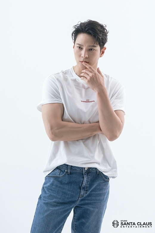 Actor Joo Won has spoken of his thoughts on HappinessJoo Wons photo scene still, which has recently been released magazine media boy cover, is released and focuses on Attention.In the open photo, Joo Won unleashed the power of a pictorial craftsman who believes and believes in masculinity.Above all, Joo Won, who has a styling consisting of only denim jackets and pants, has taken his gaze with admiration that he does not feel like a behind-the-scenes.In addition, Joo Won has a unique softness and intensity coexisting with the concept of digestion and unavailable charm.Especially, Joo Wons charisma, which penetrates black and white photographs, makes me feel like a moment of seeing.In an interview with the pictorial, Joo Won, who is one with the concept, said, I often say that I have to be happy these days. He said, I think it would be better to accept and enjoy what I am, and I think that it is happiness.Also, when asked what the meaning of musical is for Joo Won, he said, Happy space. I can see my good and bad appearance, sometimes I get smaller, I just look like a great being, and it is such a subtle space.Finally, about the next Netflix movie Carter, I read the scenario, but how do I shoot this? I kept thinking about it.I was so curious that Choices was so curious. He told the reason for Choices, which made the fans feel more excited.