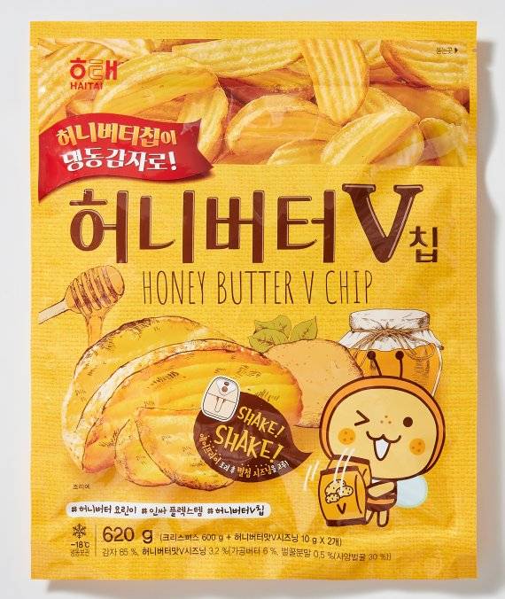 롯데마트가 스낵시장 1위 메가히트제품인 ‘해태 허니버터칩’과의 콜라보를 준비했다고 24일 밝혔다. 롯데마트 제공.