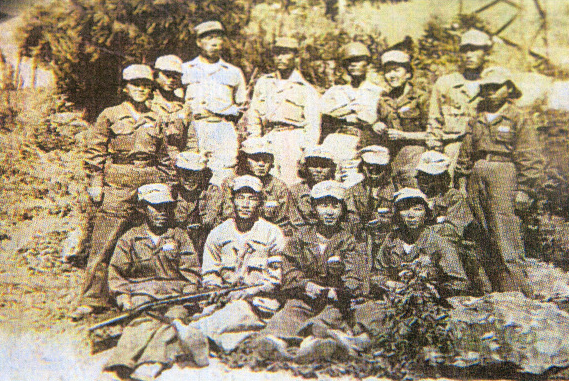 6·25전쟁 당시 켈로·8240부대 소속 구월산유격대에서 활약했던 유격대원 모습. 여성 유격대원이 여러 명 속해 있다. 국가기록원