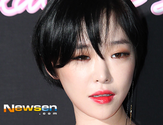 Group Brown Eyed Girls member Gain (real name Gain) admitted to taking propofol Illegal; past remarks that he would not do drugs returned to his own conquest.According to Mystic Story on July 1, Gain was fined 1 million won last year after a brief indictment process related to Propofol Illegal medication.The problem is when he informed and apologized for the crime.Gain and his agency shuffled without informing fans and the public of this fact in the process of receiving a summary indictment and a fine as well as the time of the police investigation in 2019 when Gains propofol Illegal medication was revealed.In response, the agency said, Even though Gain and his agency recognized that it was a socially incorrect act, I can not apologize for the mistake first, and I apologize deeply for the sudden news.The number of doses is also small.According to the court, Gain bought three boxes of Etomidate (10 ampoules per box) as well as Propofol for 1.5 million won at the parent plastic surgery department.Etomidate is a systemic anesthetic psychotropic drug similar to propofol; unlike propofol, it is not designated as a drug, so Gain has avoided punishment for it.The doctor who sold propofol and Etomidate to Gain and others was charged with violating the Drug Control Act, the Medical Law, and the Pharmaceutical Affairs Law and received a prison sentence at the appeal hearing on June 25.The most disappointing point is that the approach to Propofol was physical pained, depression, and sleep disorder.The agency said, We have been suffering from severe paind, depression and severe sleep disorders for a long time due to the accumulation of large and small injuries that have been active in the meantime, and we have made an unconcerned choice in the process.Despite the pain of the artist individual due to the things that I can not say in the past few years, the artist has not found a wise way to get out of the company that should be with the fate community.I am deeply aware of the responsibility, he added. I am sincerely sorry for the inconvenience. Not only entertainers but also many people live in a daily life that is not green, and suffer depression.When depression occurs, they usually visit the psychiatrist to get legal treatment or try to overcome it by exercise and conversation.Like Gain, he does not go to plastic surgery, not psychiatric, to take propofol with Illegal or buy Etomidate secretly.Gains move to be excused by depression power leaves a pity as public opinion deteriorates after committing a criminal act.Gains past comments are also being reexamined in the incident.Gain told SNS in 2017 that she was being treated for anxiety disorder and insomnia with pneumonia and panic attacks, claiming she was encouraged to smoke cannabis by actress Ju Ji-hoons Friend A, who was in public love at the time.Ju Ji-hoon was given The Judgment for a year of June probation in 2019 for administering ecstasy, ketamine, in 2008.Gain said: Im a former druggie woman Friend, as everyone knows.No matter how much I am Ju Ji-hoon woman Friend, Mr. A, a Ju Ji-hoon friend, invited me to tremble (timacho).I lived more than anyone else and I am a cannabis until it becomes legal in the future.  I will voluntarily inspect drugs every three months. As a result, Gain has lived an unjust life, unlike his professed proclamation.