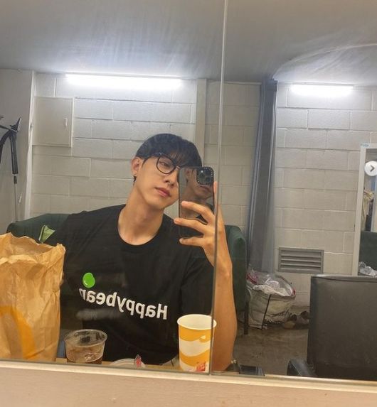 Lee Jung-Shin, a member of C & Blue and also active as an actor, has revealed his current situation.On the first day, Lee Jung-Shin posted a picture with the comment Chronic Daraeki patient through his personal Instagram account.In the public photos, he wears glasses and falls into a mirror selfie.From black horn glasses to black t-shirts, black-toned fashion was introduced and fans were once again excited.Many netizens were worried about him with various reactions such as I do not hurt and I want to hurt my legs.On the other hand, Lee Jung-Shin was released on March 19, and then appeared in KT Seezn OTT midform drama Summer Gise and met viewers with a harsh Chado Nam Sun Woo Chan.Lee Jung-Shin capture