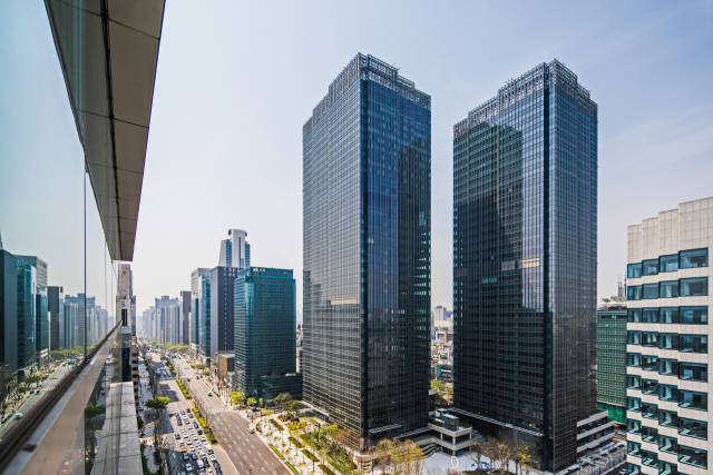 센터필드 전경. 강남 테헤란로 주변 고층 건물과 조화를 이루면서 군집의 미(美)를 연출했다는 평가를 받고 있다. /사진 제공=디에이그룹