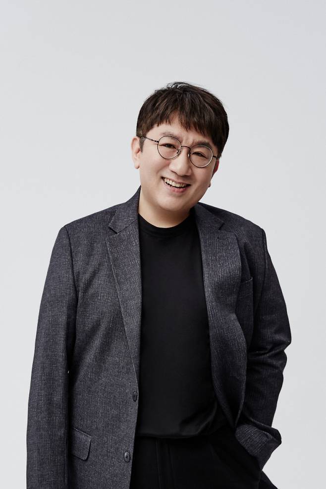 HYBE (Chairman Bang Si-Hyuk) will conduct aggressive leadership overhaul to accelerate the global Harvard Business School.The key to the organizations overhaul is to announce plans to establish a joint venture (JV) with Universal Music Group in February, to announce the joining of Ithaca Holdings Hive in April, and to make globalization full-fledged through the all-round deployment of top Harvard Business School leaders.First, Chairman Bang Si-Hyuk puts down his position as Kim Do Hoon and concentrates on the board of directors to participate in the decision-making of core businesses.The role of music producers, my specialty, continues faithfully. Hives new Kim Do Hoon is played by Park Ji-won, former HQ CEO.Park Ji-won Kim Do Hoon has been concentrating on organizing the overall organization in line with the companys rapid growth rate after joining Hive last May.In the future, we will oversee Hives Harvard Business School strategy and overall operation.United States of America headquarters Hive Americas operates under the respective systems of CEO Yoon Seok-joon and CEO Scooter Brown.Yoon Seok-joon is the leading figure in pioneering a new type of K-pop business model and bringing Hives predecessor, Big Hit Entertainment, to its current position.Based on this experience, we plan to lead the United States of America market to produce important challenges to transplant the K-pop business model in earnest, to nurture new people and to lead marketing.The global audition project, which is preparing to establish a joint venture with Universal Music Group (UMG), will be the first sign.Scooter Brown is the CEO of Hive Americas, leading the existing Ithaca Holdings business and leading the overall operation of Hives United States of America business, while strengthening Hives position and competitiveness in United States of America.Lee Jae-sang, who led Hives acquisition of Ithaca Holdings, also moves to United States of America as a Chief Operation Officer (COO) of Hive Americas.Lee Jae-sang COO plans to concentrate on maximizing the synergy between Hive business structure and Ithaca Holdings after the acquisition of Ithaca Holdings.Hives Japan corporations also have a regional headquarters structure through integration and separation.Hive Solutions Japan, Hive T & D Japan, etc., were incorporated into Hive Japan, and Hive Labels Japan was incorporated under Hives Harvard Business School philosophy, which recognizes the independence of the label.The newly established Hive Japan will be headed by Han Hyun-rok, the new CEO.Han Hyun-rok, CEO of Hive Solutions Japan, has created a foundation for Hive label artists to enter the Japanese market with the sense of a young leader in his 30s.Hive Japan plans to strengthen Hives unique business structure, which leads to label-solution-platform, with the launch of the first new Boy Group, which Hive label Japan will soon show, in line with the characteristics of the Japanese market.This leadership improvement is a result of a strong commitment to take the lead in changing the overall system from leadership to realize a mid- to long-term business strategy to become a global company, Hive said. We have reorganized the scope of authority and responsibility to suit the expertise of each leader with the goal of aggressively leading the industry in the Korea-US-Japan base business area.
