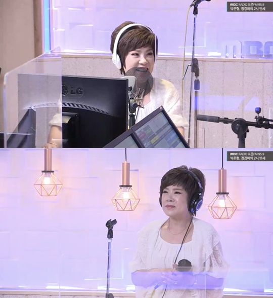 On MBC standard FM Joon Park, Jung Kyoung Mis 2 oclock long time (hereinafter referred to as Two only more), Trot singer Yonja Kim appeared as a guest.DJ Joon Park asked Yonja Kim, who announced his plan to marriage this fall, to the representative of the agency, Did you want to call Lee Seok Hoon of SG Wannabe as a celebration if you do marriage?Mr. Lee Seok Hoon is so good, said Yonja Kim. Mr. Lee Seok Hoon is sincere and sincere. And handsome.I really care about the other person.Joon Park said,  (Lee Seok Hoon) I want you to celebrate, and Yonja Kim said, I decided to give a celebration.Ive made it up, said Yonja Kim, who said, The celebration is Lee Seok Hoon.I envy you, he said, and laughed.On the other hand, Yonja Kim appeared as a judging committee member on the MBN entertainment program Voice King which last month was loved.Photos  MBC-Seen Radio Capture
