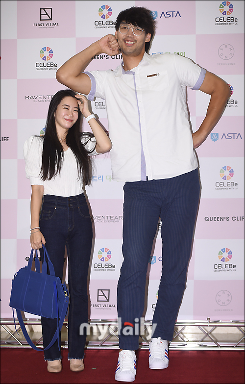Former basketball player Ha Seung-jin - Hwa-yeong Kim attended the photo event of the opening ceremony of the Celebration Youth America CELOVER held at the Seoul Samseong-dong Ramada Seoul Hotel on the afternoon of the afternoon.