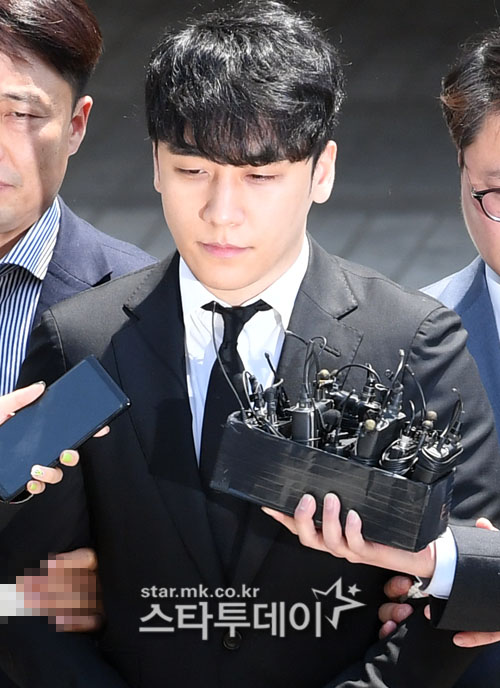 On the 1st, 25th military trial of victory was held at the General Military Court of the Ground Operation Command in Yongin City, Gyeonggi Province.At the trial, the military prosecutors asked for five years of Imprisonment and a fine of 20 million won.The military prosecutor asked the court to pay a fine of 20 million won in the 5th year of the Imprisonment, saying, Even though the most profitable thing is the Innocent Defendant, we are transferring responsibility to the person involved and we need severe punishment for wrongful adulthood and attitude.The allegations filed against Innocent Defendant are raised according to the public opinion, such as the trial of the Chosun Dynasty, and Susa agency should judge the guilty through strict proof, said a lawyer at the military prosecution. But this trial is only a shame to kneel down a prominent entertainer and to reflect your sins.The lawyer said, The public opinion is not good and makes you arrest? It is up to the entertainer.The prosecution and Susa agencies emphasized that there is a criminal trial that judges the guilty of the specific facts of the prosecution, and that there is a criminal trial. The suspicion that there is an organized drug distribution within Burning Sun and that there is a force to defend it has been revealed through thorough Susa that it is not related to me, said Seungri, who is in the final defense. I am not involved in the rape crime of the members of the Katok bag.I also do not have any ties to any public power, and this is also revealed in the Susa process, he said. But the police somehow tried to arrest me and restore the trust of their institutions.I have had time to reflect on myself for the past three years and I promise to be born again with this, said Seungri. I am sorry to have caused your people to feel sorry and I am sorry to be disappointed by the fans.He said, I am sorry for my colleagues who worked together, former agency officials, and family members who had to spend a hard time together because of me.Victory is accused of nine charges, including the violation of the Special Act on the Arrangement of Sex Trafficking, Sex Trafficking, Punishment of Sexual Assault Crimes, Violation of the Foreign Exchange Transactions Act, Violation of the Food Sanitation Act, Business Embezzlement, Violation of the Act on the Severe Punishment of Specific Economic Crimes, and Special Assault Teachers.On the day, Seungri reiterated his position to deny eight charges except for the alleged violation of the Foreign Exchange Transactions Act.Victory, who was accused of arranging sex trafficking, denied the allegations, saying, I did not know anything and I learned in the Susa process.I invited a couple of Japanese acquaintances and foreign friends from all over the country to organize a grand Christmas party in return for celebrating my birthday at the end of the year, said Seungri, who is accused of sexual favors for Japanese financials. I only cared about taking care of my acquaintances.In particular, Seungri explained his long-standing friendship with those who were mentioned as sexual services for business reasons and emphasized that people who have no reason to entertain.My acquaintances came with my wife and woman Friend, and I would have been sexually entertained by them, he said.In the meantime, Seungri mentioned that the fact that the women who attended the actual scene were not sex trafficking women, and that the women who knew the Katok bag member, not themselves, were present, and that they were not involved in the process of calling the sex trafficking woman.Most witnesses who attended the hearing earlier stated that it was under the direction of Manned Analysis in connection with the Sex trafficking arrangement.I have never told (me) that Manned analysis sent a Sex trafficking woman during the journey, he said. I think that Manned analysiss behavior is an extremely personal act.He said he did not know at all about the situation in which the Sex trafficking woman came and went, and repeatedly said, I do not know everything because I was shared in the Katok bag.In addition, the victory was based on the contents of Jung Joon-young Katok bag, The Katok bag content is not all of my life, he said several times, and the victory was Katok bag was only among the friends.I did not know it would be released, but I am sorry to the people. In relation to the sex trafficking allegations, he defended the prosecutors question and explained the intention of the denial.I said that I heard it because I was so questioned at the time, but I do not have a memory, he said, referring to Susas statement that he had been told by Manned analysis that he had been told to send a woman. I was not at all Memory (Sex trafficking) but I had to admit that the womans statement was so.But after being indicted, I was not so credible when I read the statement, and at that time I was young and popular, so I was not in a position to pay for someone and to relate to someone.I have never sent such a picture before and have never taken a picture, he said. I have uploaded a picture of a spam text received from a nightclub employee in China as an SNS messenger without thinking about it.In addition, the Monkey Museum representative and his DJs lawyers advisory fee were charged with embezzlement, which was funded by Kwon Yuri Holdings.I thought it was right for Kwon Yuri Holdings, owner of the Monkey Museum, to pay the advisory fee, he said. It was a decision for a company, not for a representative or DJ individual, who was worried that the blow would be severe if it was announced that something unsavory happened at the Sams Club.In addition, he denied many charges such as special assault teachers, habitual gambling, Illegal shooting, violation of special law, and embezzlement.The Katok bag was only among the friends, so inappropriate words and phrases came and went, and I did not know that it would be released, but I am sorry to the people.Victory said, There are a lot of exaggerated and falsified stories, but Katok bag is not everything. I am sorry for the contents and I want to apologize.I am sorry, sorry, sorry, and sorry for the people in a position of great love. However, he said, I have no connection with the allegations of sex crimes such as Jung Jong-hoon and Jong-hoon Choi in the Jung Joon-young 5-person Katok bag. I do not think there are people who know that I am involved in sex crimes.As for the running away to the army, he said, I received a warrant in October 2018 before the Burning Sun incident.The scheduled enlistment date was March 25, 2019, when the incident broke out and applied for postponement to the Military Manpower Administration to cooperate with Susa as much as possible and was investigated for a year.He was charged with more than 50 investigations and joined the army in March 2020. He was investigated by the police even a week before enlistment.I was investigated to postpone the enlistment to keep my promise to the people to clarify the truth. I want to prove my innocence. Victory was identified as a key figure in the Gangnam Sams Club Burning Sun incident that took place in February 2019, and was indicted without detention in January last year after nearly a year of police and prosecution investigations.He was indicted on two arrest warrants and was indicted without final detention. He has been on trial for nine months as a soldier in March last year.Manned analysis, meanwhile, who was tried on the same charge as Victory, admitted all of his charges and was suspended from the private court for three years in the first year and August of Imprisonment.
