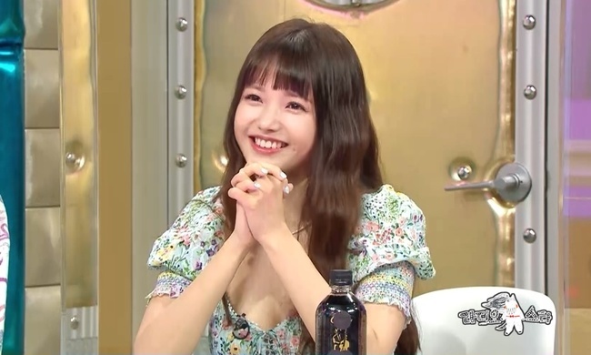 Ha Yeon-soo, the founder of the original Kokbuk left and Honey Nojam, appears for the first time in Radio Star.MBC Radio Star (planned by Kang Young-sun / directed by Kang Sung-ah), which is scheduled to air at 10:20 p.m. on July 7, is featured in Mysterious Face Dictionary with Hong Yoon-hwa, Lee Eun-hyung, Ha Yeon-soo and Girl of the Month Chu.Ha Yeon-soo, who is called Aid Cocket because of his cute appearance, is a star who does not often see it in entertainment, but he left a certain presence every time he appeared in entertainment.In particular, he appeared on My Little Nippon TV, a program that communicated in two directions with viewers, and won the first female performer.At that time, Ha Yeon-soo was not funny, but he caught the audience with the charm of Honey No Jam that he kept seeing.Ha Yeon-soo, who first appeared in Radio Star, boasts charm and dedication, which is nuclear honey jam, as you can see, not honey jam.First, Ha Yeon-soo recalls a scene that suddenly became involved in the $ ponsor controversy when he appeared on My Little Nippon TV.Ha Yeon-soo shows off his charm, saying, The word ponsor continued to rise in the chat window and misunderstood it and said Monthly Rent live.Ha Yeon-soo, who continued to talk about the advantages and disadvantages of beauty during the confessions, mentioned the aftershocks that he had been breathing as a partner in the sitcom Potato Star 2013QR3 and said, I am sorry for Jingu.Ha Yeon-soo boasts a face-capable aspect as a special guest of mysterious face dictionary.It is said that he recalled the past that he worked as a member of the mini-homepage and summoned the Cyworld sensibility perfectly at that time with his expression and gesture, which gave 4MC cheers.I also reveal my hard work that was hidden behind my cute appearance.Ha Yeon-soo says that he was Alba King until he walked the actors path, and that he has done a lot of alba including a kookjip and convenience store before his debut.Especially, it works as a shopping mall model and reveals the story of solving the accommodation in the shopping mall office.Ha Yeon-soo recalled his rookie days, saying, The debut was passed by the 5th audition. He explained the situation he was in at the time with a kick-in, and he was surprised by the story of his dream of becoming an embroidery singer.