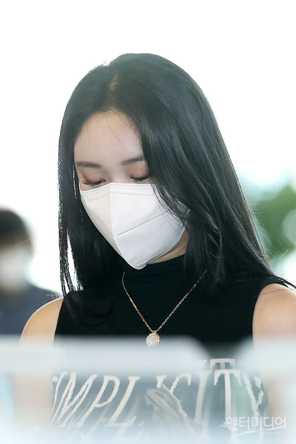 Singer Brave Girls private sector departs for Jeju Island via Gimpo International Airport domestic line on the afternoon of the 8th.