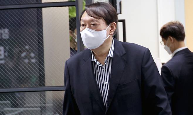 야권 유력 대선 주자인 윤석열 전 검찰총장이 8일 서울 역삼동 팁스타운에서 열린 '스타트업 현장 간담회'에 참석하고 있다. 뉴시스