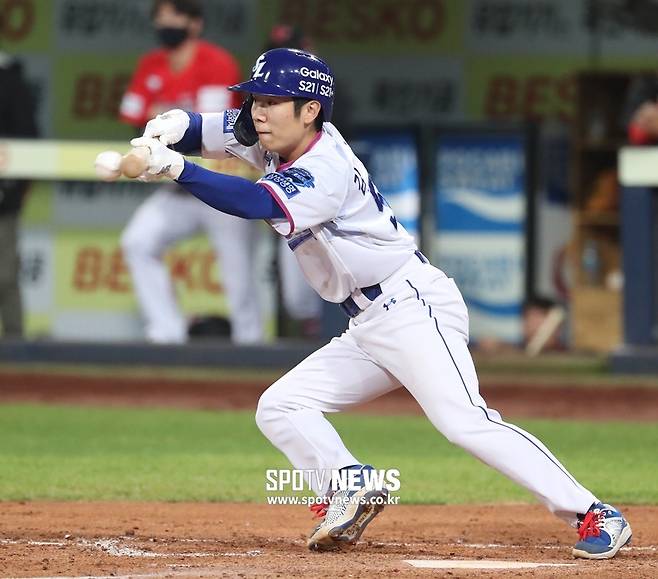▲ 키 163cm로 KBO 최단신 선수지만 야구를 다부지게 하는 라온고 출신 스타 삼성 김지찬의 경기 모습 ⓒ곽혜미 기자