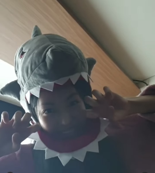 On the 9th, Kim So-yeon posted a video on his instagram without any comment.In the video, Kim So-yeon showed off his cuteness by wearing a Shark Hat and mimicking a Shark. Lee Sang-woo, who takes a video, was happy to be unable to tolerate laughter after counting one or two three.The two men showed off their appearance at home and boasted of the engko couple.The netizens who saw this responded to a really pleasant couple, It is so cute, Is it true tHat I know it? And I am really lovely no matter wHat I do.Actor couple Kim So-yeon and Lee Sang-woo married in 2017; Kim So-yeon is playing the role of vocalist Chun Seo-jin in the SBS Friday Drama Penthouse Season 3 following season 1 and 2.It is broadcast every Friday at 10 p.m.Photol Kim So-yeon SNS