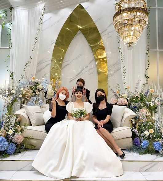 Actor Kim Ha-Young attended the Wedding ceremony of singer U Sung-eun.Kim Ha-Young posted on her Instagram account on the 11th, Happy wedding to our princess, our beautiful and lovely surname is so lovely.The photo along with this showed Kim Ha-Young attending U Sung-euns Wedding ceremony.Kim Ha-Young wore a black dress while the bride was wearing a white wedding dress, and she was more considerate to make the bride look more beautiful.Kim Ha-Young added, The way to the house with a face light, an envelope, a face look, and also said the Wedding ceremony atmosphere.Meanwhile, U Sung-eun and Louie have developed into a lover relationship since 2019 while working on music.The two men, who announced that they were in love for the second year in January, posted a Wedding ceremony on the 11th in Seoul.