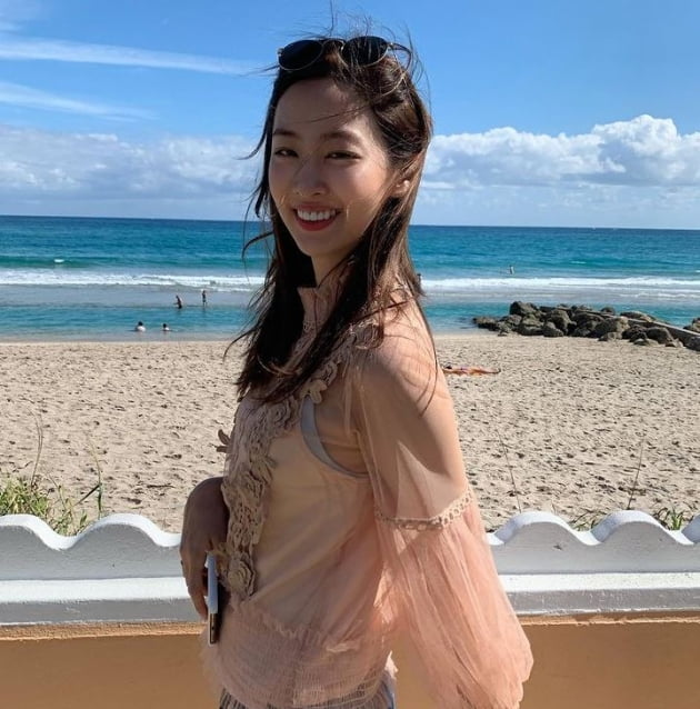 Actor Dumsom, a former group Sistar, boasted of her still-looking beauty.Dumsom posted a picture on his SNS account on the 11th with an article entitled 2yrs ago.Dumsom in the open photo enjoys a relaxed routine on the beach, smiling brightly and unhappily showing off his neat charm.In particular, Dumsom attracted attention by emitting a refreshing atmosphere, such as wearing a pink blouse and flying long hair.Fans who watched the post responded such as It is so beautiful two years ago or now, It is really beautiful, It is cute and It is always happy.Meanwhile, Dumsom appeared in the JTBC drama We Did Love You which aired last year, recently breaking up with his agency King Kong by Starship after 11 years.