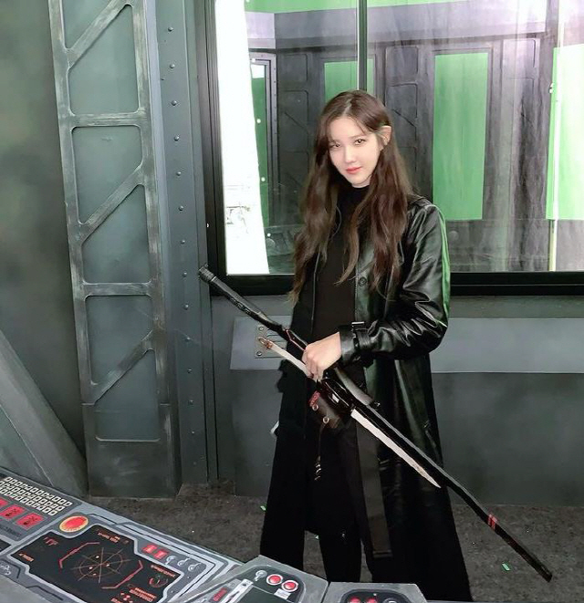 Actor Lee Ji-ah has revealed the scene of the AD shooting.Lee Ji-ah posted two photos on Instagram on the 12th without any comment.The photo showed Lee Ji-ah wearing a leather long jacket and knife at the waist during an AD shoot.In particular, Lee Ji-ah showed off her unsmiling professional as she clung to Wire and posed for Public Health England.Meanwhile, Lee Ji-ah is currently appearing on SBS drama Penthouse 3; Lee Ji-ah appeared on the JTBC entertainment program The Sea of Wanted.