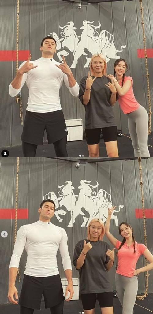 Actor Julien Kang has certified her encounter with Lee Young-ji.Julien Kang posted a picture and a picture on her instagram on the morning of the 13th, Lee Young-ji rapper is so cool! I was a fan.#Lee Young-ji # Yang Jung-won # Musclein Guide # Exercise # Health, he added.Inside the picture is Julien Kang, Lee Young-ji, and Yang Jung-won in sportswear.Lee Young-ji, who showed off her charm without a toilet and Supernatural charm, attracted attention with her sleek and solid body.In addition, Julien Kang, who boasts a solid physical, and Yang Jung-won, who boasts Apple Hip, were impressed.