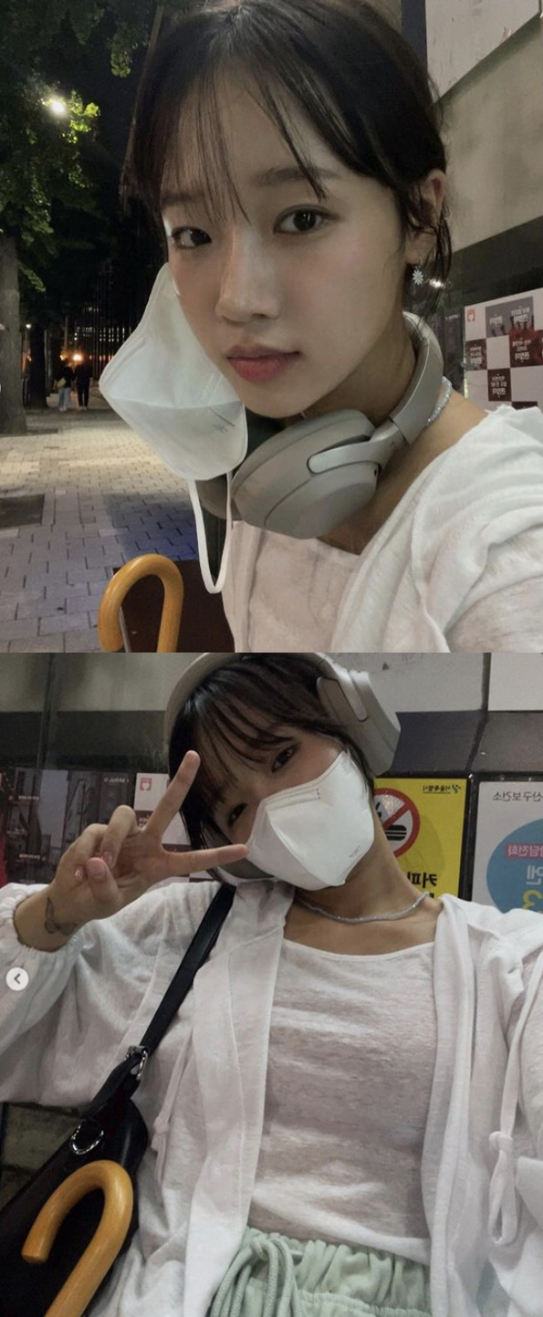 On Friday, Choi Yoo-jung wrote on her Instagram account: There are a growing number of Mask-like photos on the feed, everyone wants to throw off Mask!Someday, the day will come. Choi Yoo-jung in the public photo shows a charming charm with casual attire. It also shows a doll-like features and a sweet atmosphere.Tattoo, of Wrist Brace, also drew attention.Meanwhile, Weki Meki, who belongs to Choi Yoo-jung, attended the 27th Dream Concert held last month.