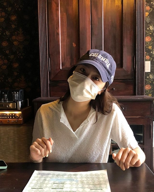 Girl group f(x) member Krystal Jung (real name Jung Soo-jung and 27) reported on the current situation with beautiful looks that were bright in everyday life.Krystal Jung wrote short brekkie? on Instagram on Friday and posted a photo, apparently taken at a cafe.Krystal Jung, wearing a white short-sleeved blue hat and a mask, is a playful look with his head tilted slightly to the side while looking at the camera.In the video of Coffee drinking, there is a faint smile, and Krystal Jungs brilliant beautiful looks are by far robbing eyes.Netizens responded such as Im pretty and I love you.Krystal Jung returns to the house theater with KBS 2TV new drama police class in August.