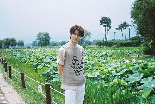 Group NCT member Sacrament showed off his sculptural lookOn the 15th, NCT official Instagram posted several photos of Sacrament along with a hashtag called Lotus Festival.The photo shows a selfie of Sacrament in the background of rich lotus flowers.Sacrament, who showed off his dark double eyelids, high nose and sleek jawline, stole fans hearts with perfect beautiful looks like CG.In the ensuing photo, Sacrament posed cutely in front of the lotus, wearing a back or V. The picture of the film Feelings added to the atmosphere.The neat Daily Look of Schoolboy Feelings is also noticeable: a matching styling of beige knit vests over a shirt with sleeves rolled up.Sacrament, along with this, completed a neat and warm look by wearing white pants.Fans who responded to the photos responded to What did I do with my heart failure, Baby Bambi and Sacrifice Beautiful look ....Meanwhile, Sacrament appeared in H.O.T.s Free to Fly music video, which was recently remade by Kangta.