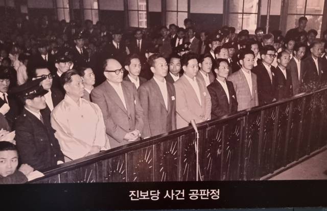 ▲ 진보당의 재판 장면이 이천 민주화운동기념관에 전시되어 있다.