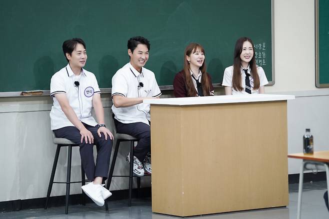 Shinhwa Andy has released a back story about the title of the article that had a big smile on the public.JTBC Knowing Bros, which will be broadcast on July 17, will be featured on the first generation idol.Baby Vox Kan Mi-youn, Yoon Eun-hye Andy Shinhwas Jun Jin Andy Andy appear as transfer students Andy give a big smile as an aid entertainment stone.The four people who appeared at his brothers school told the story of his relationship with Kang Ho-dong in the 2000s Andy his entertainment program, Andy also showed off his idol life in those days.On the other hAndy, Kan Mi-youn Andy Jun Jin, who are the key Alone, revealed that they are living a honey-dropping marriage life by unblocking the merits of marriage.Its good not to break up at night, said Kan Mi-youn, Andy Jun Jin said, psychological stability is the biggest advantage.