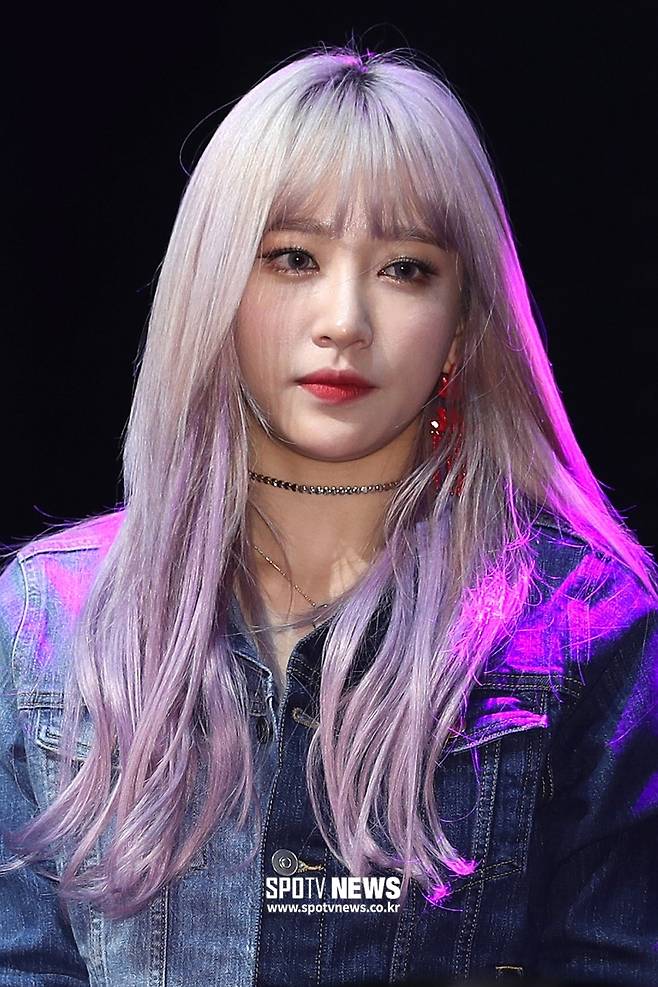 Singer and actor Hani (Ahn Hee-yeon) was confirmed to have a new coronavirus infection (COVID-19). According to the report on the 20th, Hani was recently confirmed to COVID-19 and was tested for COVID-19.When the staff was confirmed for COVID-19, Hani judged that he had been in close contact, and immediately tested positive for self-kit, and then tested positive for PCR and was confirmed for COVID-19.With Hanis confirmation, JTBC Drama Idol took an emergency.Hani is filming Idol, a new work by Jung Yoon-jung, who wrote TVN microbiology, and it seems to affect Drama performers and staff.The Idol side entered an emergency meeting with Hanis confirmation: cast members and staff who have identified and contacted the movement line or are likely to be contacted will be tested for COVID-19.