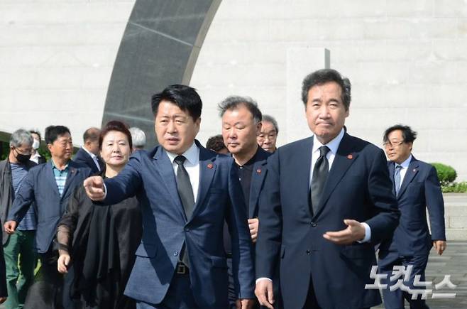 오영훈 의원과 이낙연 후보가 4.3평화공원을 방문한 모습