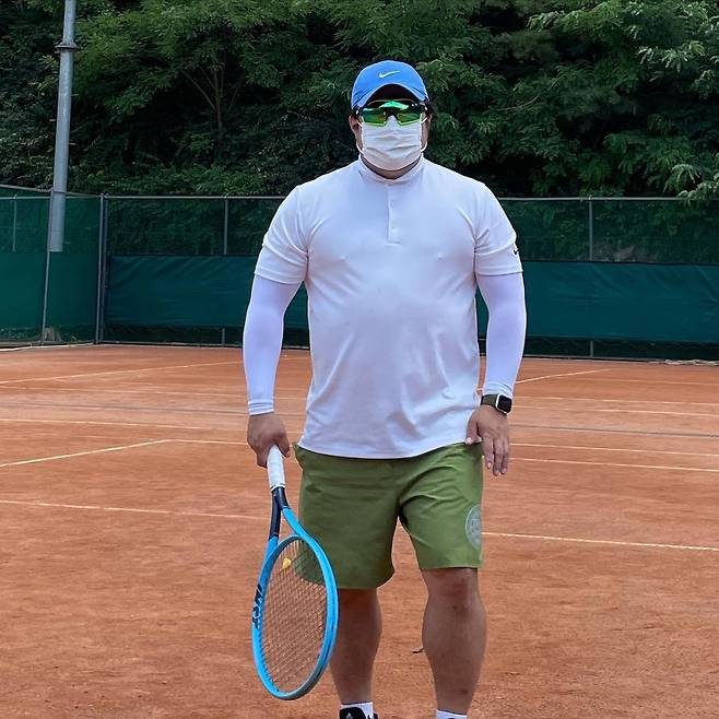 On the 21st, kang jae-jun told his Instagram that I burned at 37 degrees.#Jeon Mi-ra tennis Academy # 202 days to rest and exercise less than a day from January 1 .In the open photo, kang jae-jun is in the outdoor playground with a racket and is engaged in tennis.A much slimmer kang jae-jun figure after Diet pulls out Eye-catchingAlso, kang jae-jun is reported to be attending the tennis academy of Jeon Mi-ra, former tennis player and wife of Yoon Jong Shin.Meanwhile, kang jae-jun married comedian Eugenoid and is appearing on TVN entertainment program Comedy Big League.Photo: kang jae-jun Instagram