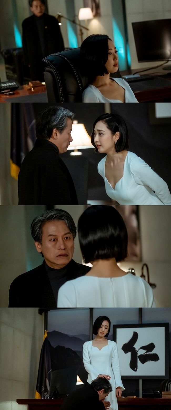An unusual precursor was captured between Kim Min-jung and Choi Jung-in.TVNs Saturday Drama The Devil Judge (playwright Moon Yoo-seok/director Choi Jung-gyu) revealed on July 24 that the Social Responsibility Foundation Jung Sun-ah (Kim Min-jung) is approaching with a high-pressure aura in front of the chairman, Seo Jung-hack (Choi Jung-in).In the open photo, Jung Sun-ah is blowing a cool atmosphere somewhere with the chairman of the social responsibility foundation, Seo Jung-hack (Choi Jung-in, who is a member of the social responsibility foundation).In front of him, the social virtue is regarded as a high-profile person, but Jung Sun-ah has been treated as a scarecrow to replace himself.Especially, Jung Sun-ah gave a strong shock to viewers by calling Seo Jung-hack like my pawn in the only two left.In this space, Seo Jung-hack is not even frozen in one of her eyes, so she even asks to be under her feet and makes her feel more frightened.Jung Sun-ah is as pure and lovely as usual, and it makes even those who make the Seo Jung-hack tremble casually.Above all, Jung Sun-ah was violent against Seo Jung-hack, who touched the female employees body, and was keeping him in custody for a month or so, telling him that he was a fasting prayer for the country.What is my intention to call this Seo Jung-hack again, Seo Jung-hack raises various speculations about what is making him look scared.On the other hand, Kang (Ji-sung), who forced the judge of the trial court at the end of the last broadcast, responded to Cha Kyung-hee (Jang Young-nam), who attacked with vindictiveness, and made a cheerful counterattack by winning re-confidence from the people.In addition, the social responsibility foundation has raised suspicions about the dream-making project led by the social responsibility foundation, and has returned all the attention to me and declared a full-scale war on the social responsibility foundation.