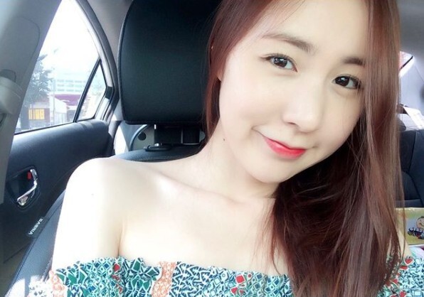 Singer Kan Mi-youn collected Eye-catching by recalling memories five years agoKan Mi-youn posted a picture on his Instagram on the 24th with an article entitled Five years ago ... iPhone keeps showing old pictures.The photo shows Kan Mi-youn smiling in the car five years ago.Kan Mi-youns figure, which features off-shoulder fashion with white skin and fresh beautiful looks, collects Eye-catching.In the neat beautiful look that is not different from the recent appearance, fans responded that there is nothing different from old days, It is so beautiful and It is not yesterday.Meanwhile, Kan Mi-youn has revealed his 2019 talks with Singer Huangbaul.Recently, he appeared in JTBC entertainment Knowing Brother and recalled the memories of the first generation idol and met the fans.