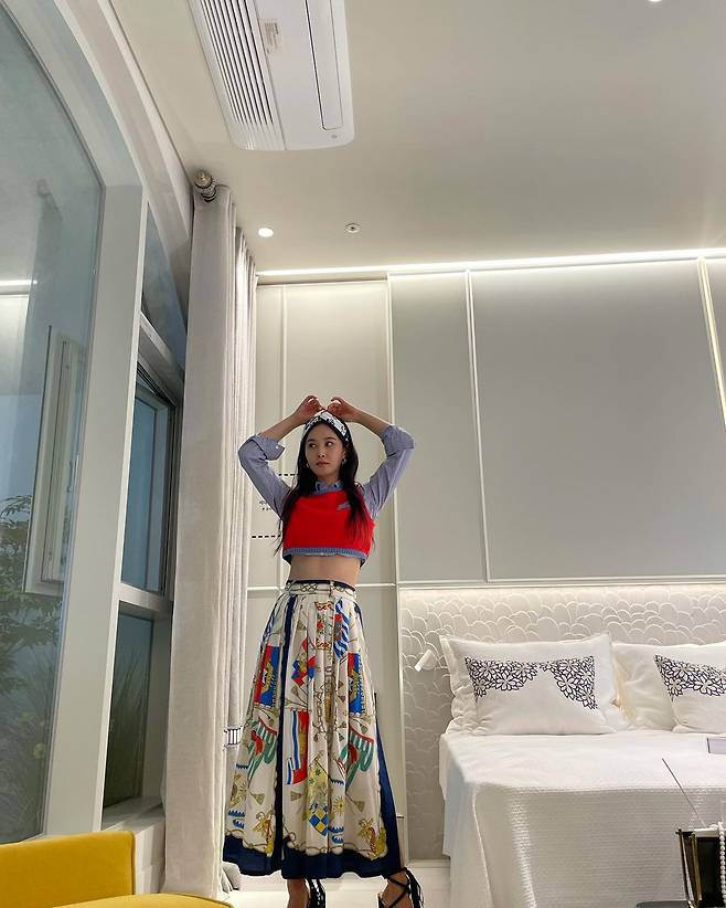 Group Girls Generation member Kwon Yuri showed off his colorful fashion and led fans attention.On the afternoon of the 29th, Kwon Yuri posted several photos of his personal Instagram, adding emoticons without any comment.In the open photo, Kwon Yuri is wearing a colorful pattern skirt and taking a picture.Especially, the beautiful visuals of Kwon Yuri, which stands out in colorful fashion, attracted the admiration of the viewers.The netizens who saw this were various reactions such as My sister is really crazy and why she is so beautiful, I am happy even if I see it, Kwon Yuri is so beautiful.On the other hand, Kwon Yuri appeared in MBN drama Bossam - Stealing Destiny which ended on the 4th and received much love.iMBC  Photo Source Kwon Yuri Instagram