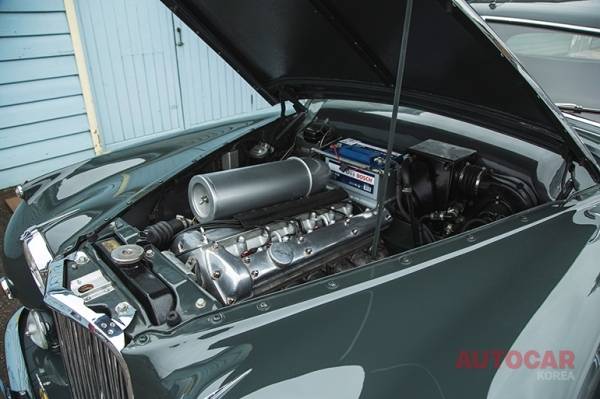 새 캠이 XK의 파워를 190마력으로 높였다