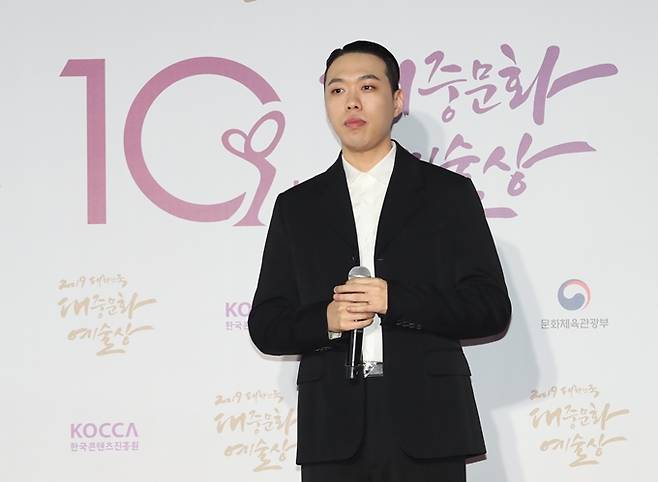 30일 비와이가 첫 EP ‘032 Funk’로 2년 만에 컴백한다. 사진은 2019년 10월30일 제10회 대한민국대중문화예술상 시상식을 찾은 비와이 모습. /사진=뉴시스(한국콘텐츠진흥원 제공)