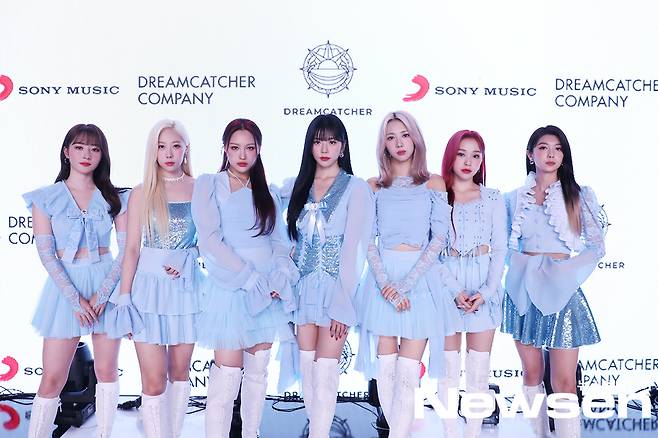 Dreamcatcher JiU, SuA, Park Si-yeon, Yoo Hyun, Dami, Handong and Gahyeon attended the special mini album Summer Holiday released online on July 30 and have photo time.Photos offered: Dreamcatcher Company